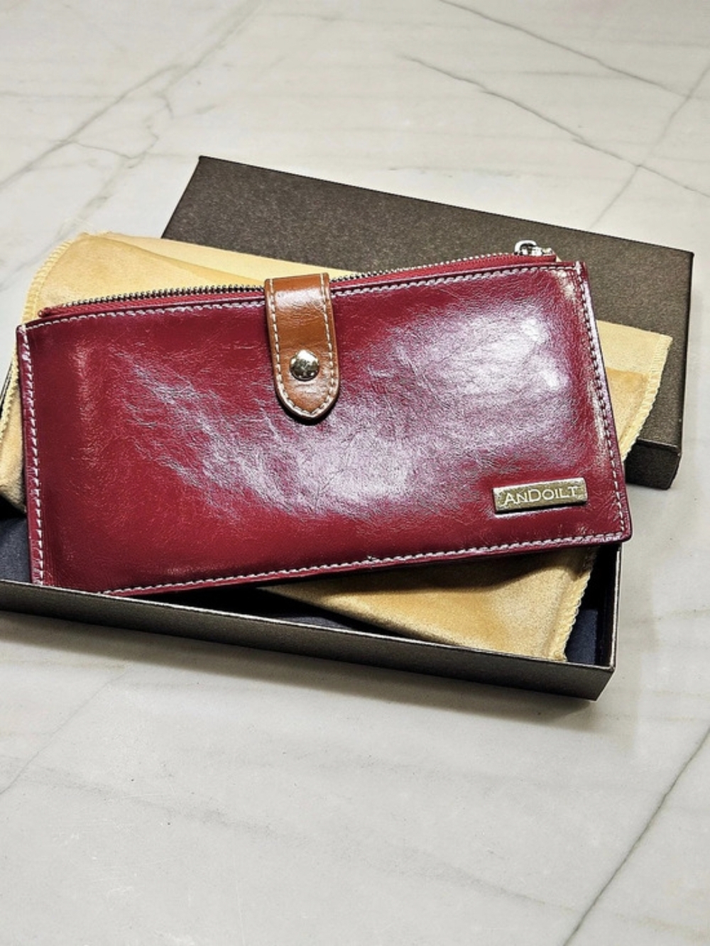 ANDOILT Women's RFID Blocking Large Capacity Luxury Wax Genuine Leather Clutch
